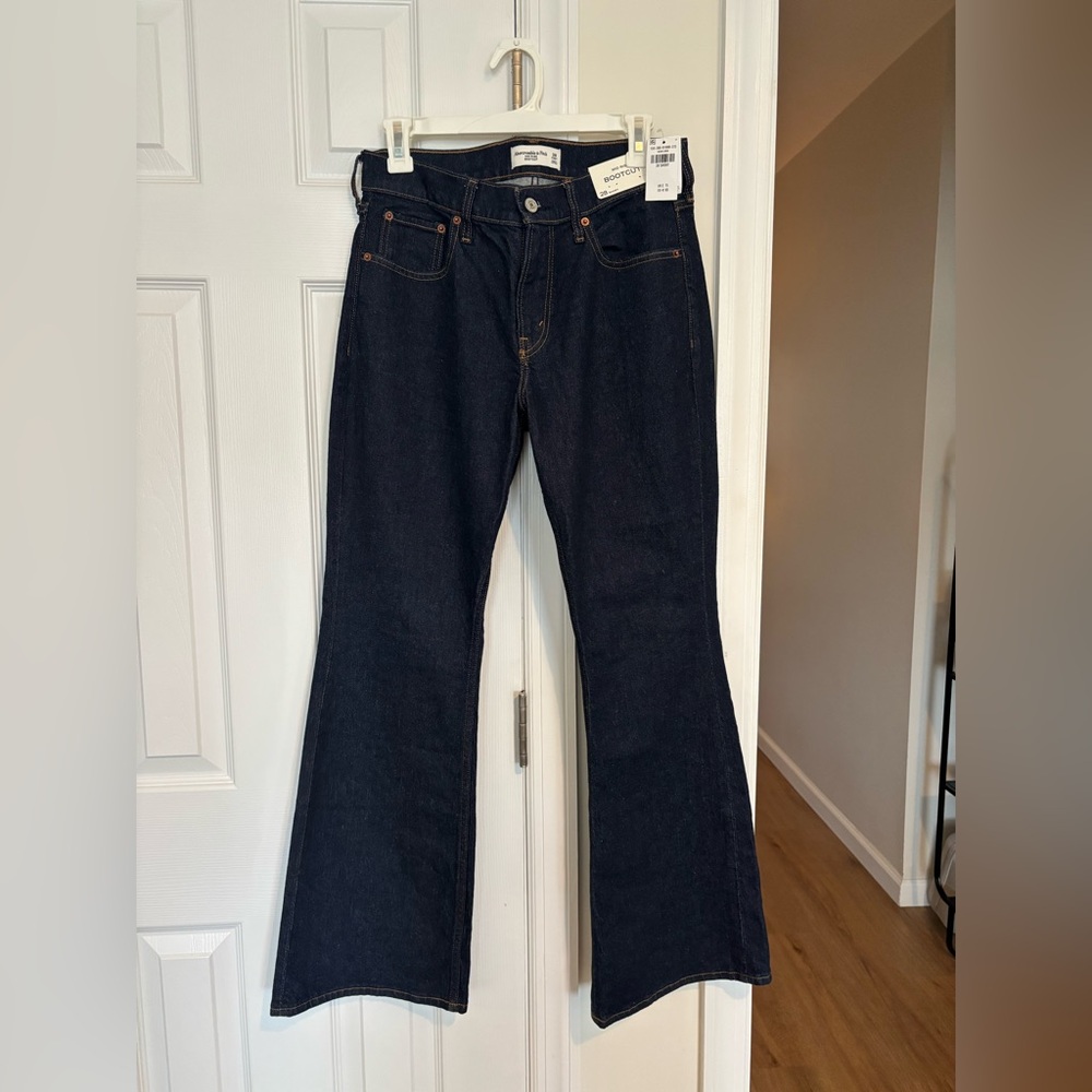 NWT A&F Mid Rise Bootcut Jeans - Picture 6 of 14